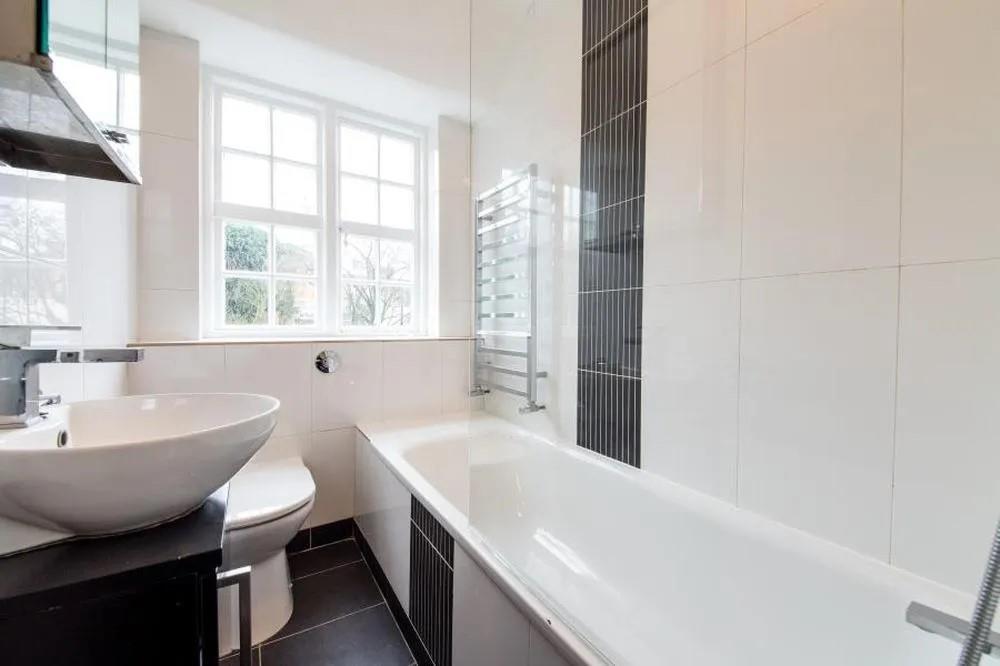 Asmuns Place, London